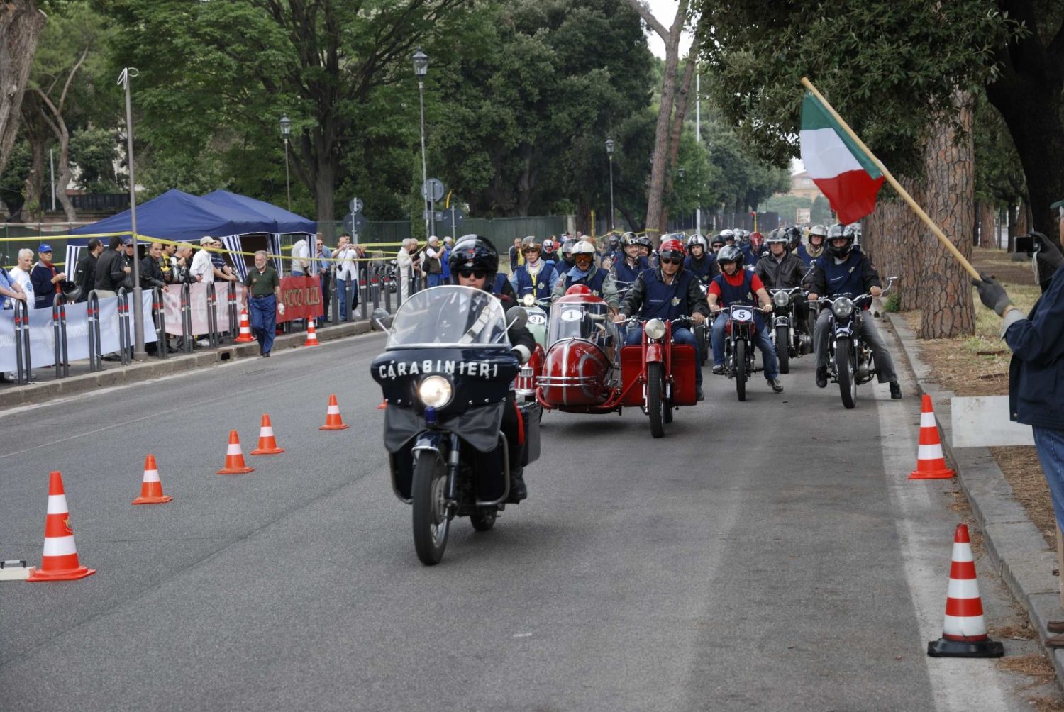 Sfilata Moto Club Guzzi Roma